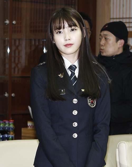 日本军队招女兵为何首先选颜值漂亮女生?背后