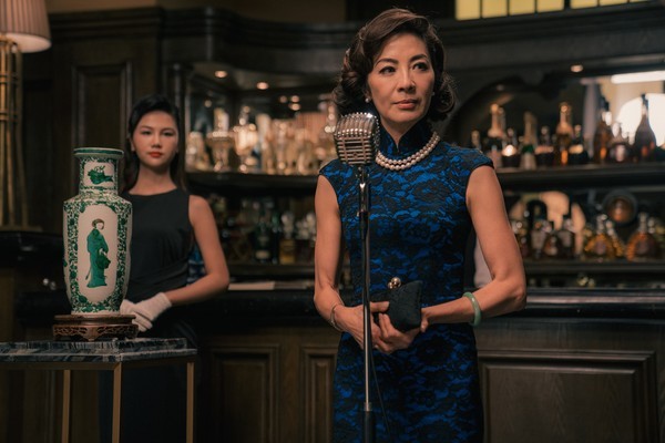 杨紫琼再扮女富豪！贴身旗袍＋波浪卷发气场超强
