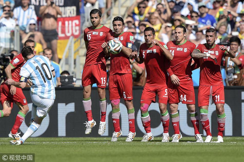 2014年6月21日，巴西米内罗竞技场，2014巴西世界杯小组赛F组，阿根廷1-0伊朗。 梅西主罚任意球。