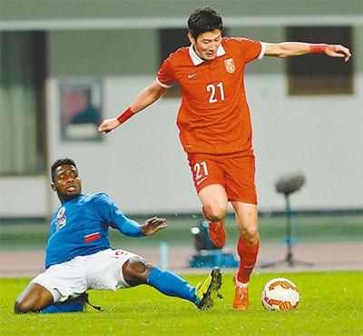 国足话题:如果对阵泰国友谊赛中用李学鹏换于