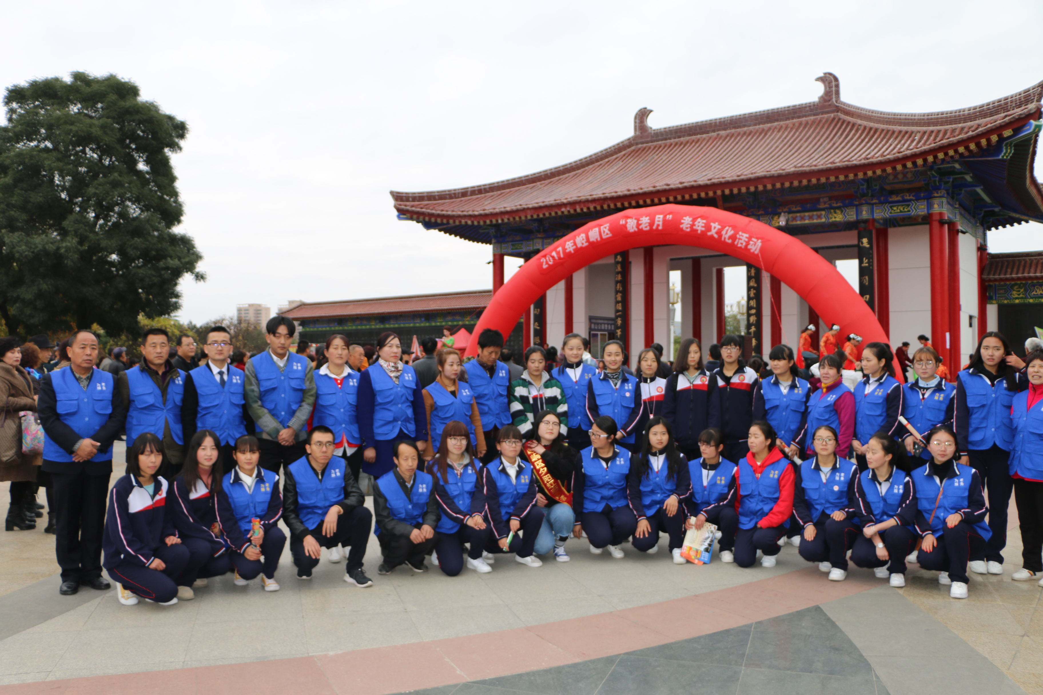 甘肃医学院红十字协会为老服务志愿者大学生让