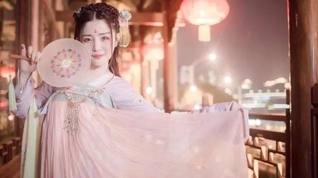 最美舞蹈老师,喜欢穿汉服,爱做家务,我想谈恋爱