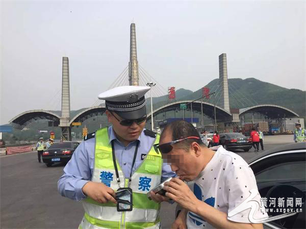 风雪袭击,他用身体作"航灯"--记山西高速交警一支队三大队民警刘东方