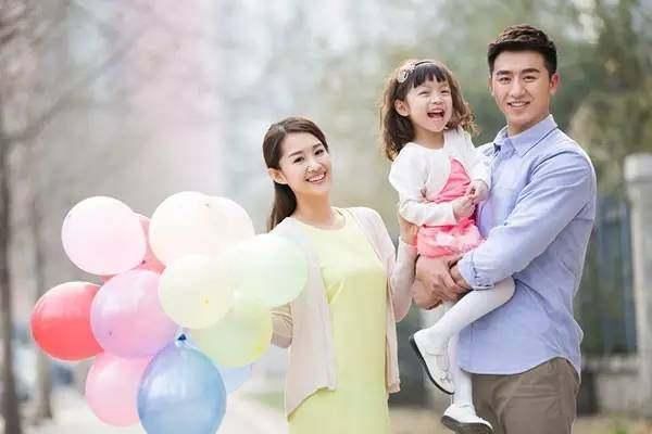 父母哭穷对孩子的影响有多大?看完你还敢在孩