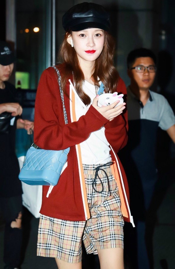 孙怡这腿是怎么长的,五分大裤衩都穿成了超短