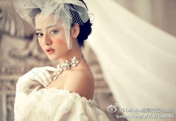 迪丽热巴和3位男模拍过婚纱照?网友:第二张放