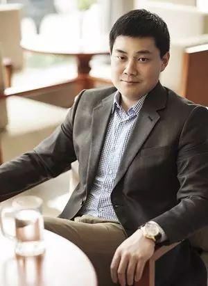 借10万承包工程发家,曾一年赚110亿,称其儿子