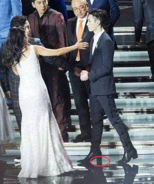 男明星穿上高跟鞋:邓超毫无违和感,张艺兴穿出