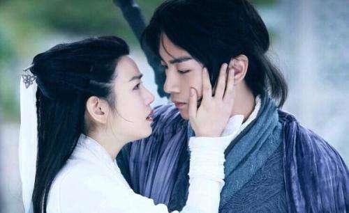 陈晓夫妇马尔代夫重拍结婚照,陈妍希的表情亮