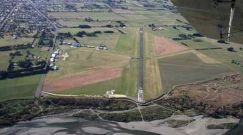 新西兰两架轻型飞机空中相撞 两名飞行员遇难