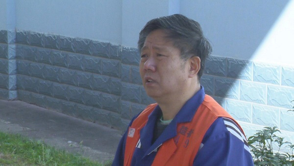 在看守所接受讯问的杜敏.