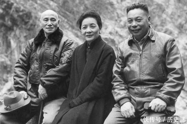 蒋介石路过袁世凯墓地发现一怪事,听毛人凤一