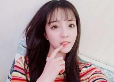 快手公认5大美女网红:杨清柠上榜,小伊伊第二