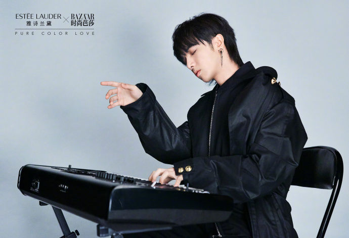 天啦噜 华晨宇代言雅诗兰黛口红系列 粉丝:完蛋