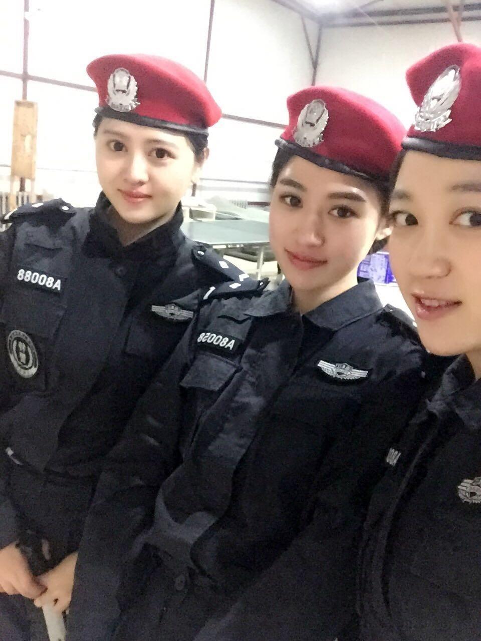 哈尔滨女子巡逻辅警每天走10公里以上,颜值高成最美"风景线"