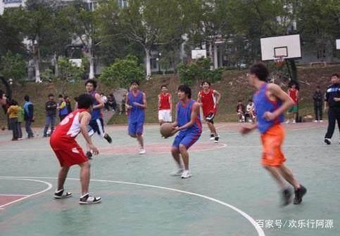 为什么女生都喜欢看篮球,却不喜欢足球呢?