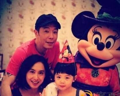 朱茵女儿黄莺婴儿时期照片很美啊,朱茵和女儿