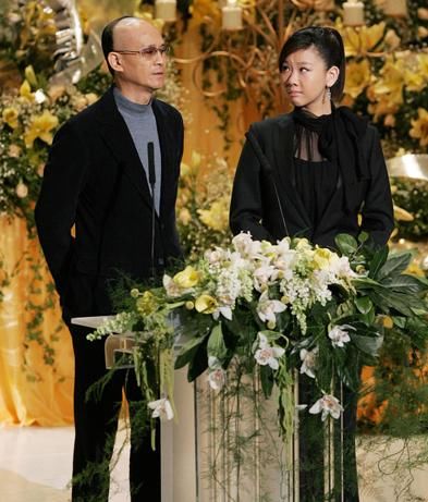 30岁就谢顶,戴了40年假发,年过70照样帅过小鲜