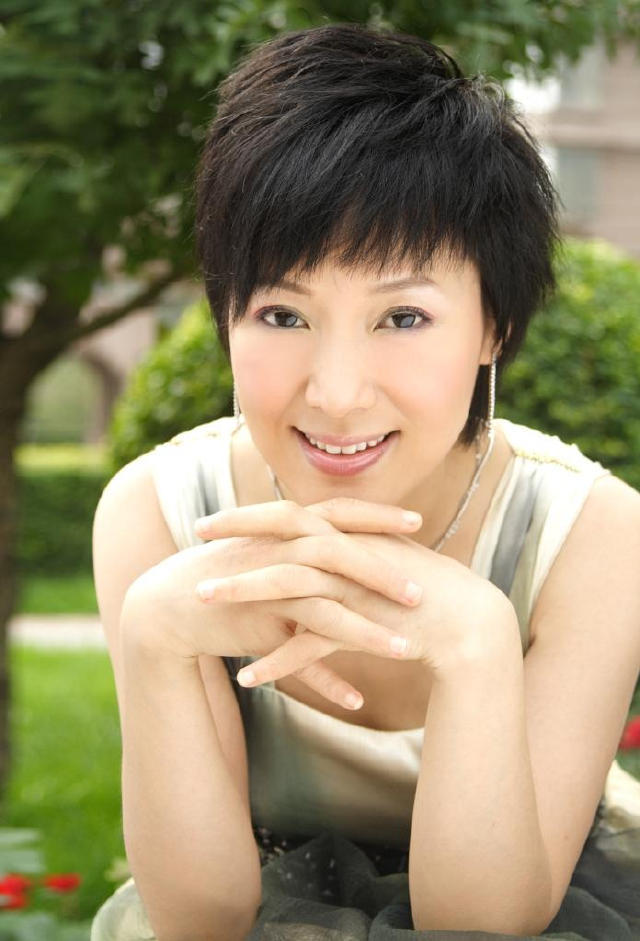 她做小三致毕福剑离婚，如今过气婚姻是迷