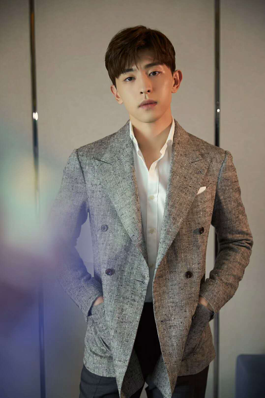 邓伦后援会秒删怼邓伦工作室微博 称其压榨管