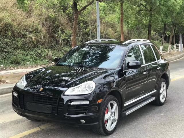 老款卡宴大排量内饰老旧,车主坦言几万块给钱就卖