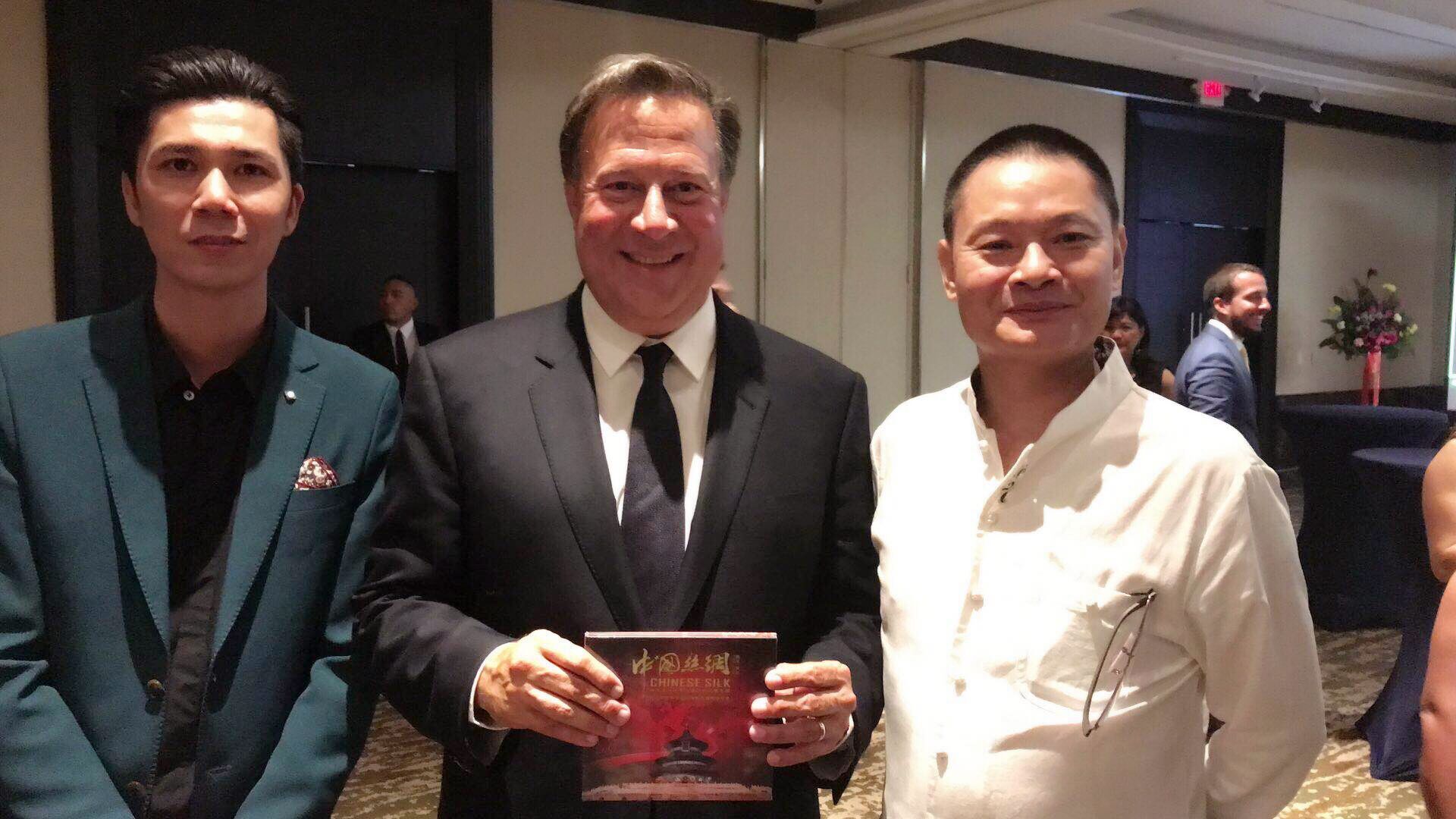 环球巡演歌手阿正回国,千万身价签约新东家,全