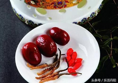 冬虫夏草可以和茶叶一起泡着喝吗 冬虫夏草适