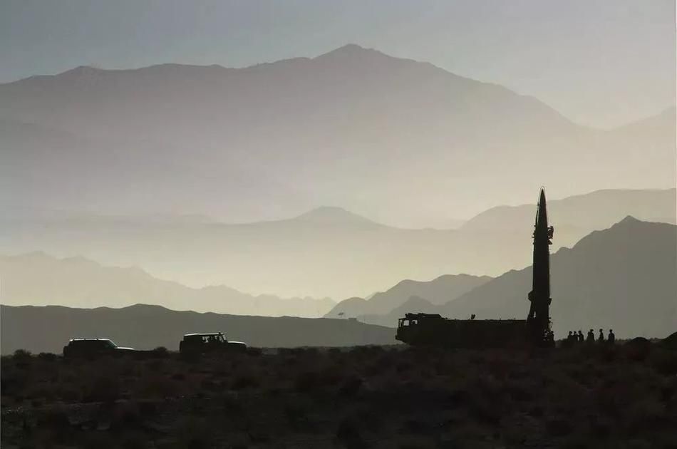 专灭台军机场基地!我军东风15导弹剑指苍穹显