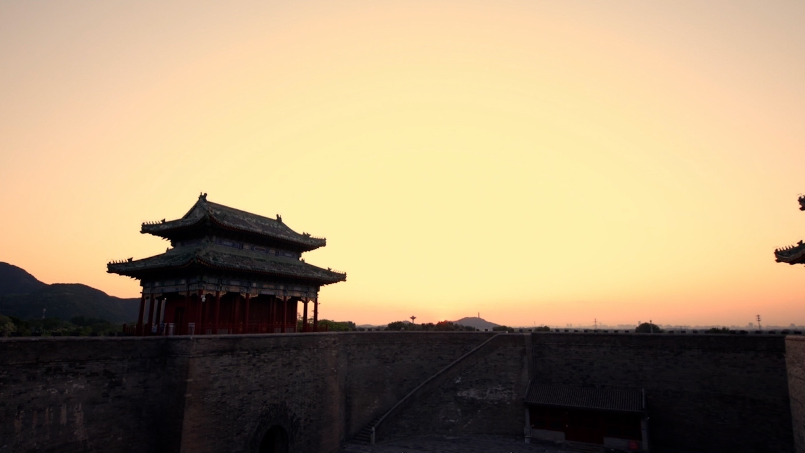 探秘潘家园文化夜市 轻松淘宝清凉一“夏” 探秘潘家园文化夜市 轻松淘宝清凉一“夏”