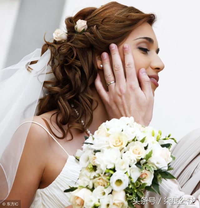 社会总是指责女方要车要房,为何不思考男方除