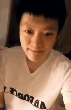 公开恋情?李小璐 PGone秀恩爱接吻视频被曝光(图7) 公开恋情?李小璐 PGone秀恩爱接吻视频被曝光(图7)