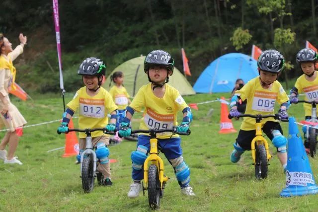 音乐节上的滑步车比赛这样玩?听听幼儿园园长