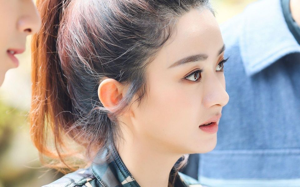 赵丽颖恋情曝光,胡歌微博惨遭沦陷,网友:放过老