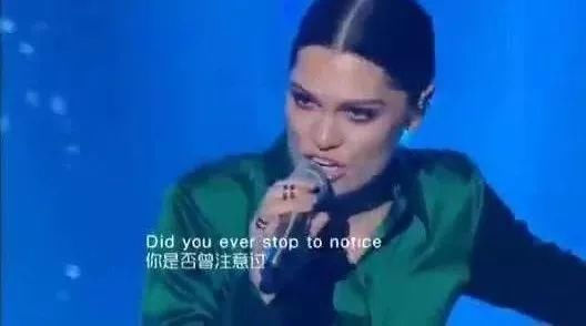 张天唱张国荣名曲得弹幕差评,大家表情看出一