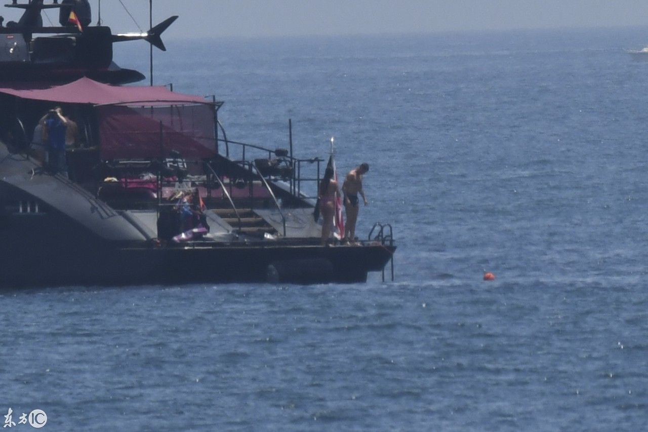 国家队打热身赛,C罗仍漂在海上度假,却无人批