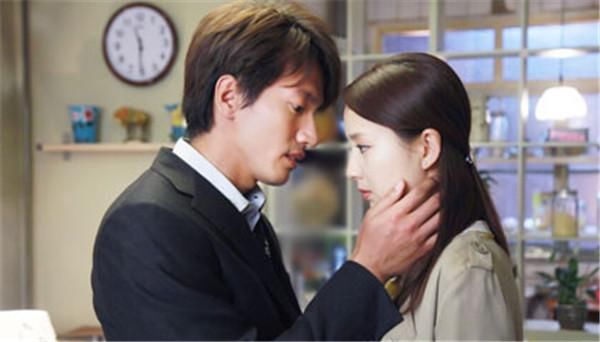 孕妇顺产生孩子宫口开八指,老公突然跪求医生