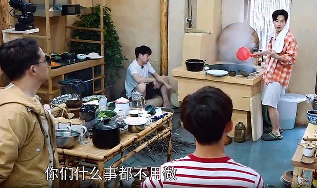 大华人设崩塌,网友:看见黄磊进来就刘宪华就拿