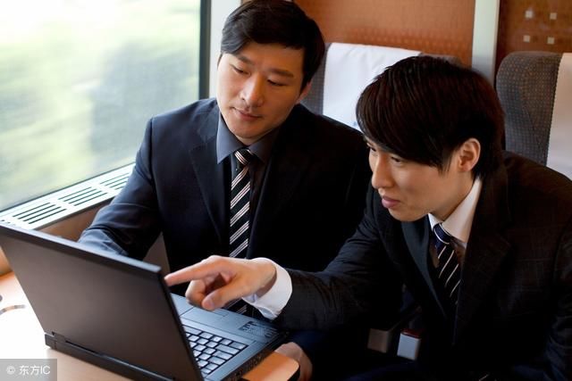 看网友分享:银行柜员一个月工资大概多少?