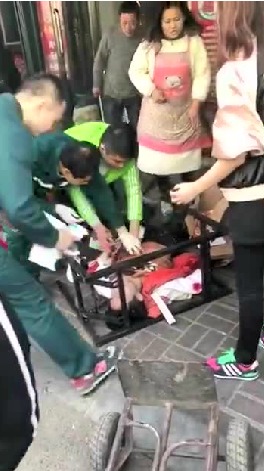 辽源市一饼店老板持刀捅人 致20岁男子身亡 辽源市一饼店老板持刀捅人 致20岁男子身亡