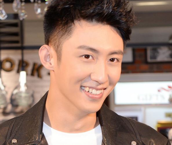 有虎牙笑起来好看的男明星,王俊凯 刘昊然上榜