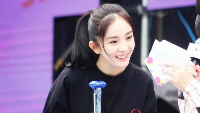 杨幂买衣服会砍价吗?唐嫣听了之后都感到脸红