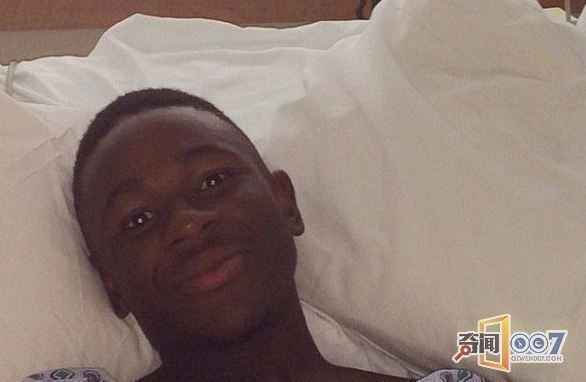 高中生踢足球倒地撞头 昏迷3天醒来不会说英语