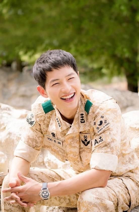 张根硕32岁才入伍,宋仲基申请当特种兵,他主动