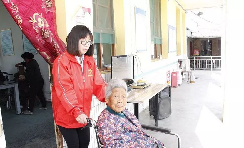 蓝田县北关小学开展敬老爱老献爱心公益活动