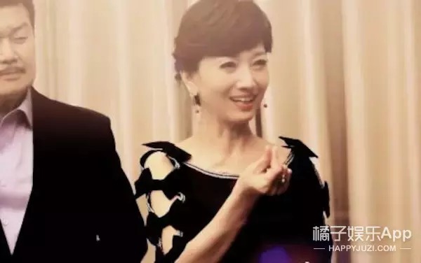 原来现在特别火的比心动作,早在25年前赵雅芝