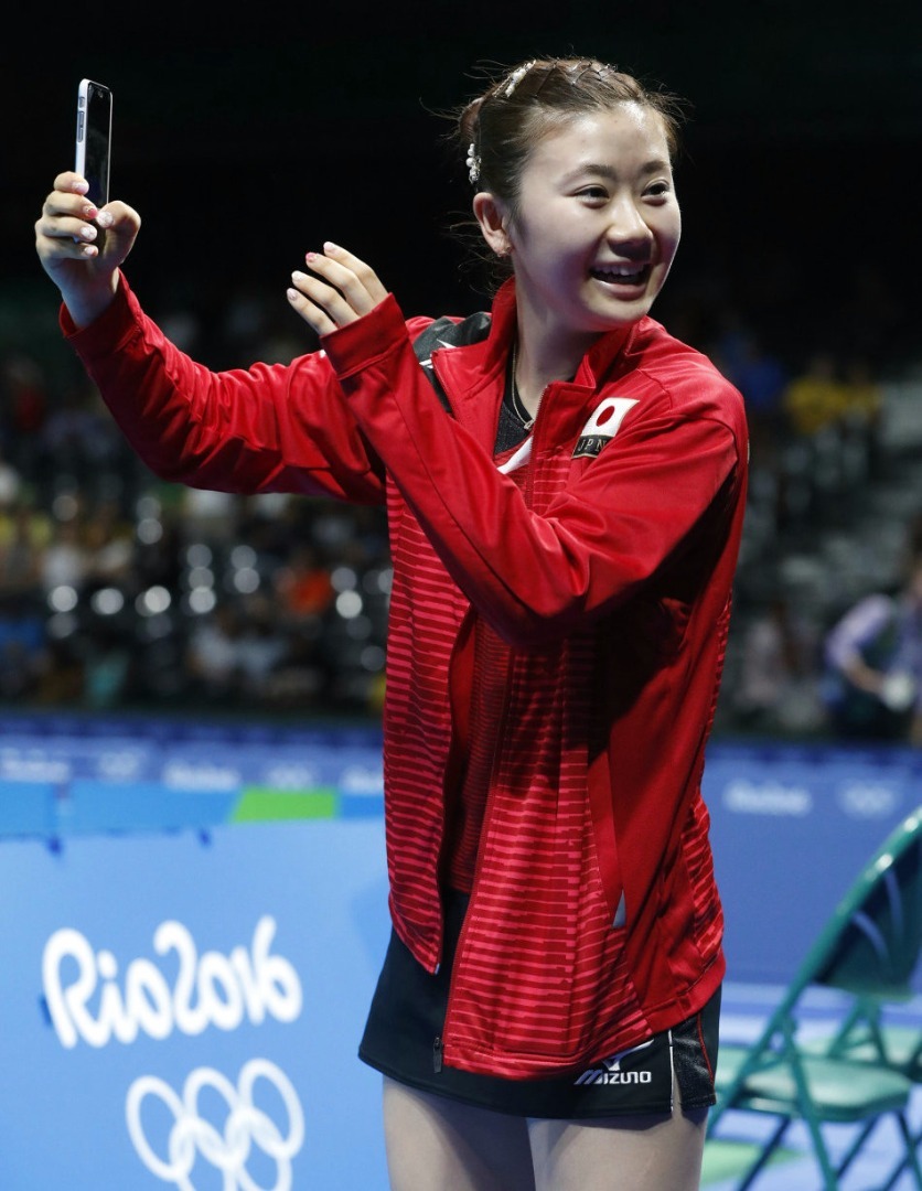 福原爱变身自拍狂魔 比赛之余拍不停