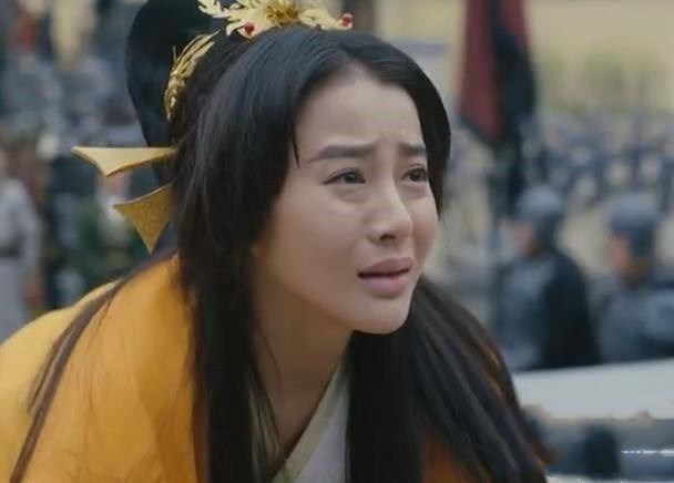 公元200年,汉献帝因不满曹操独揽大权,暗下衣带诏,令董贵妃的父亲董承