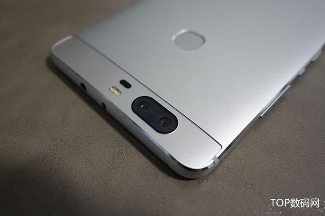 电信卡渣续航 华为荣耀V8使用一年半体验分享