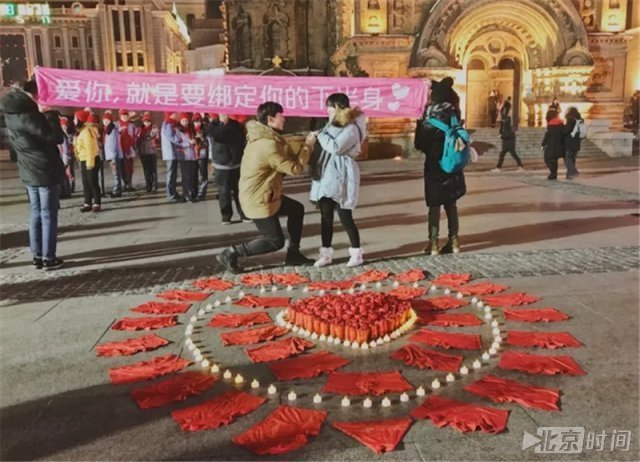 姑娘用199条红内裤求婚:绑定你下半生 姑娘用199条红内裤求婚:绑定你下半生