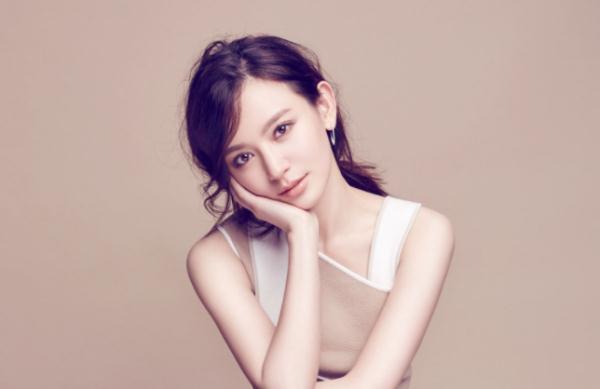 她是正午阳光老演员,有剧抛脸却能hold住各种角色